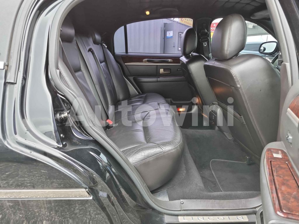 2010 LINCOLN TOWN CAR FUNERAL COACH/ FULL AUTO AC AT - 12