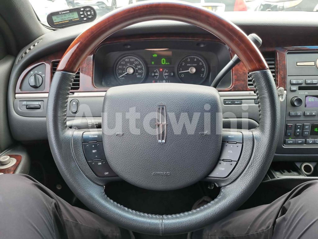 2010 LINCOLN TOWN CAR FUNERAL COACH/ FULL AUTO AC AT - 14