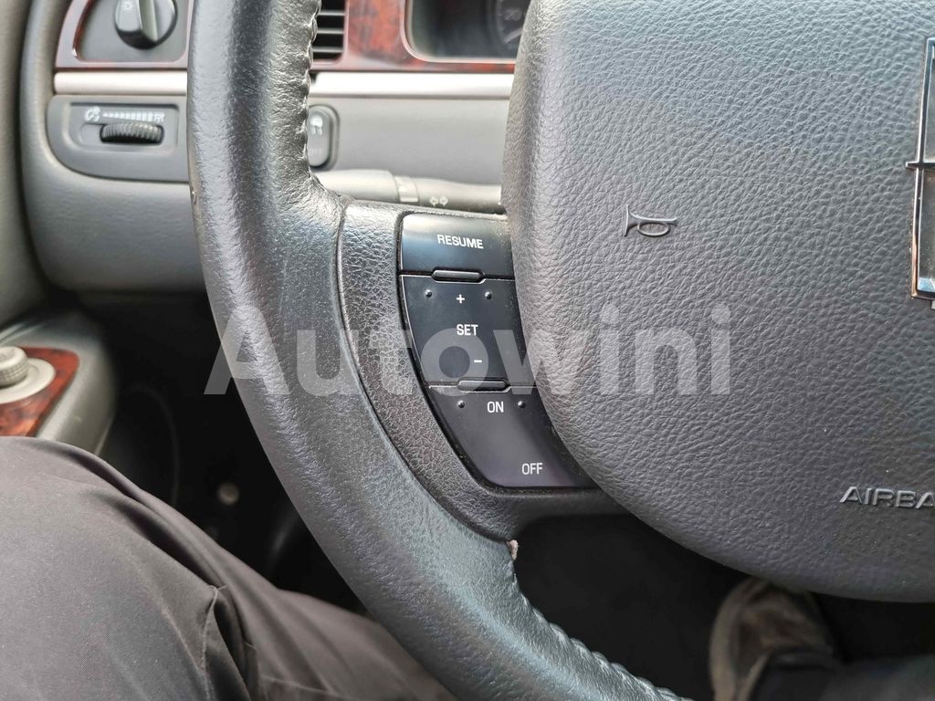 2010 LINCOLN TOWN CAR FUNERAL COACH/ FULL AUTO AC AT - 19