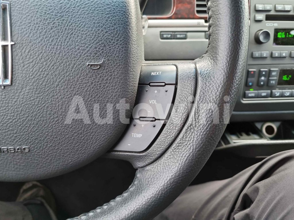 2010 LINCOLN TOWN CAR FUNERAL COACH/ FULL AUTO AC AT - 20