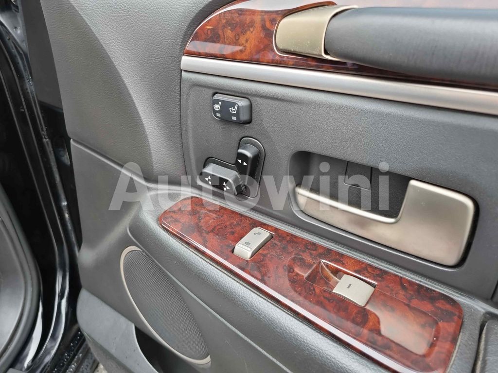 2010 LINCOLN TOWN CAR FUNERAL COACH/ FULL AUTO AC AT - 25