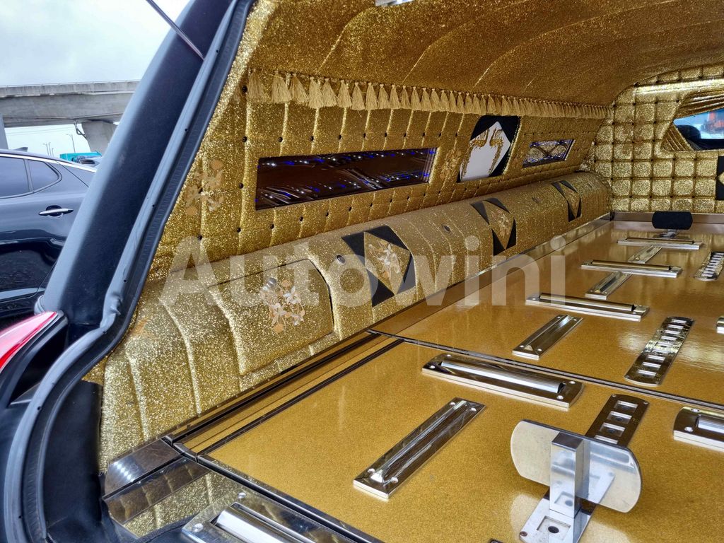 2010 LINCOLN TOWN CAR FUNERAL COACH/ FULL AUTO AC AT - 32