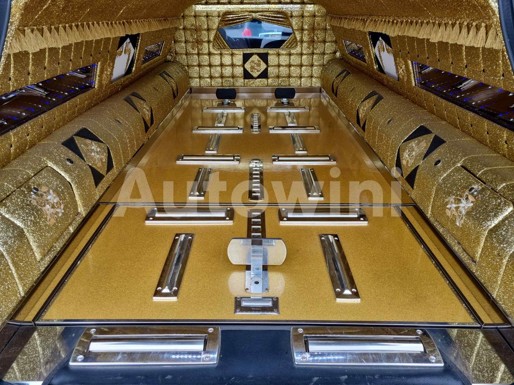 2010 LINCOLN TOWN CAR FUNERAL COACH/ FULL AUTO AC AT - 34