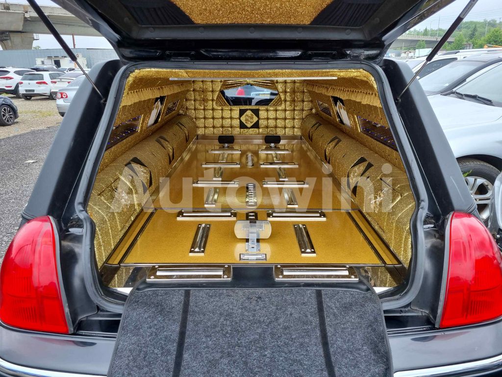 2010 LINCOLN TOWN CAR FUNERAL COACH/ FULL AUTO AC AT - 35