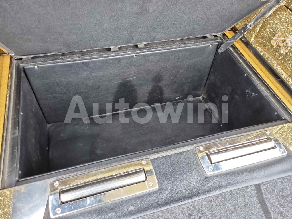 2010 LINCOLN TOWN CAR FUNERAL COACH/ FULL AUTO AC AT - 36