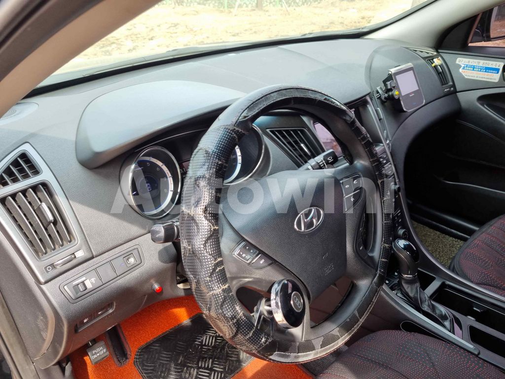 2013 HYUNDAI YF SONATA LPG AT - 24