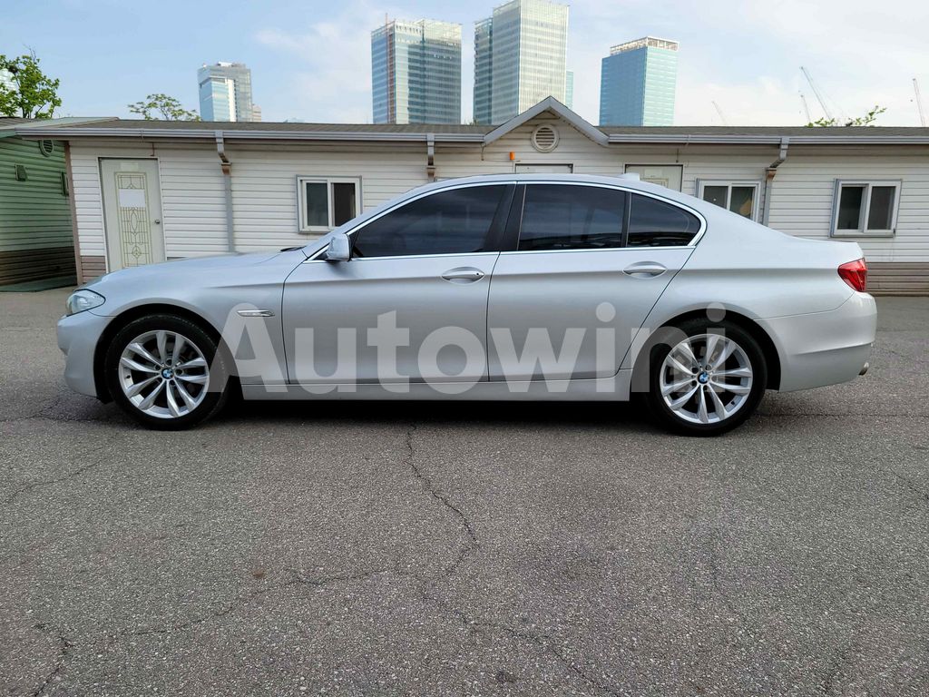 2013 BMW 5 SERIES F10  SUNROOF - 2