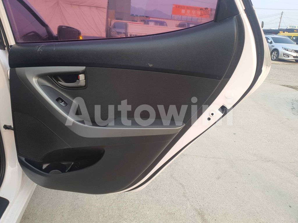 2016 HYUNDAI AVANTE ELANTRA 17INCH LPG AT - 19