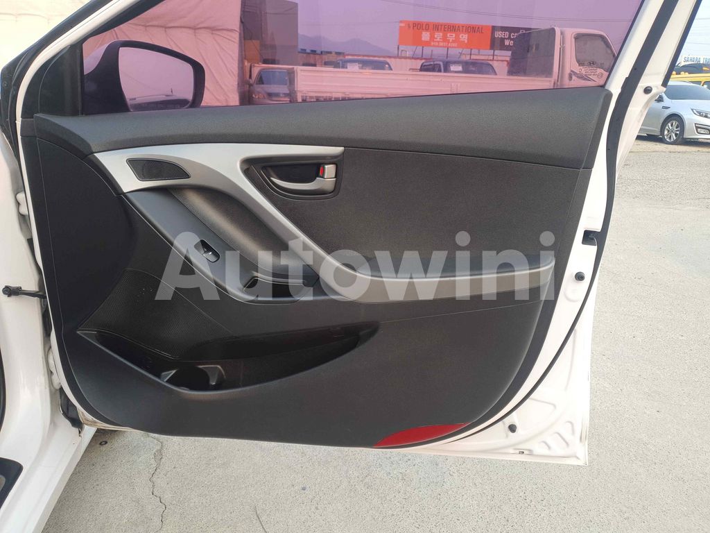 2016 HYUNDAI AVANTE ELANTRA 17INCH LPG AT - 21