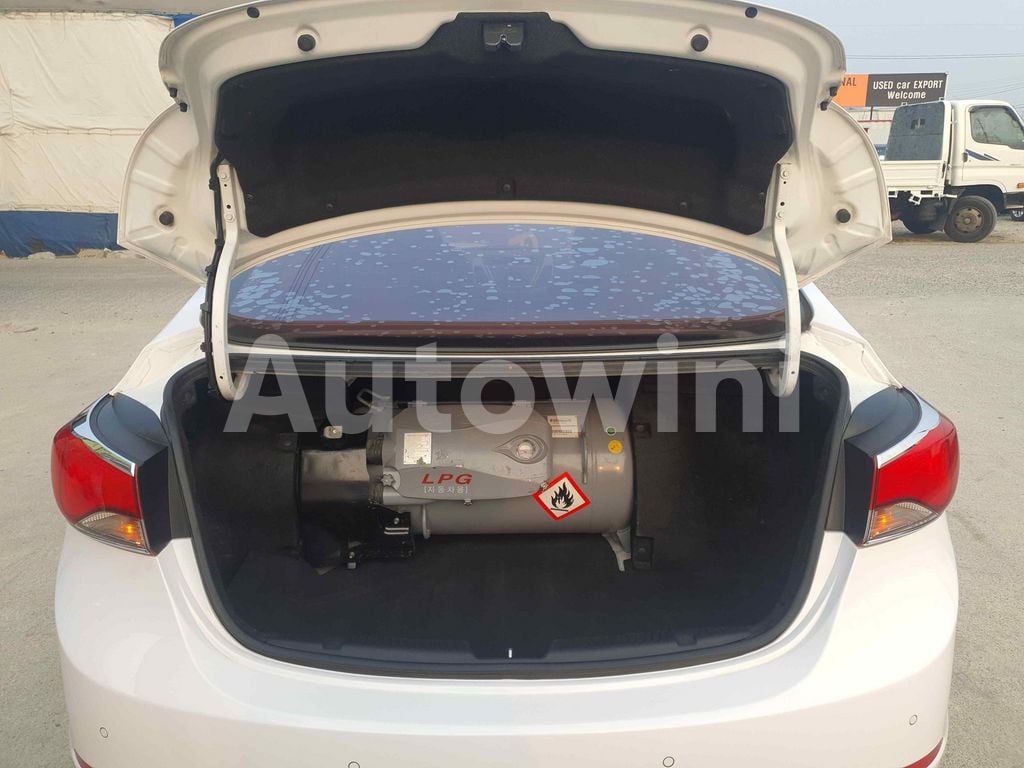 2016 HYUNDAI AVANTE ELANTRA 17INCH LPG AT - 24