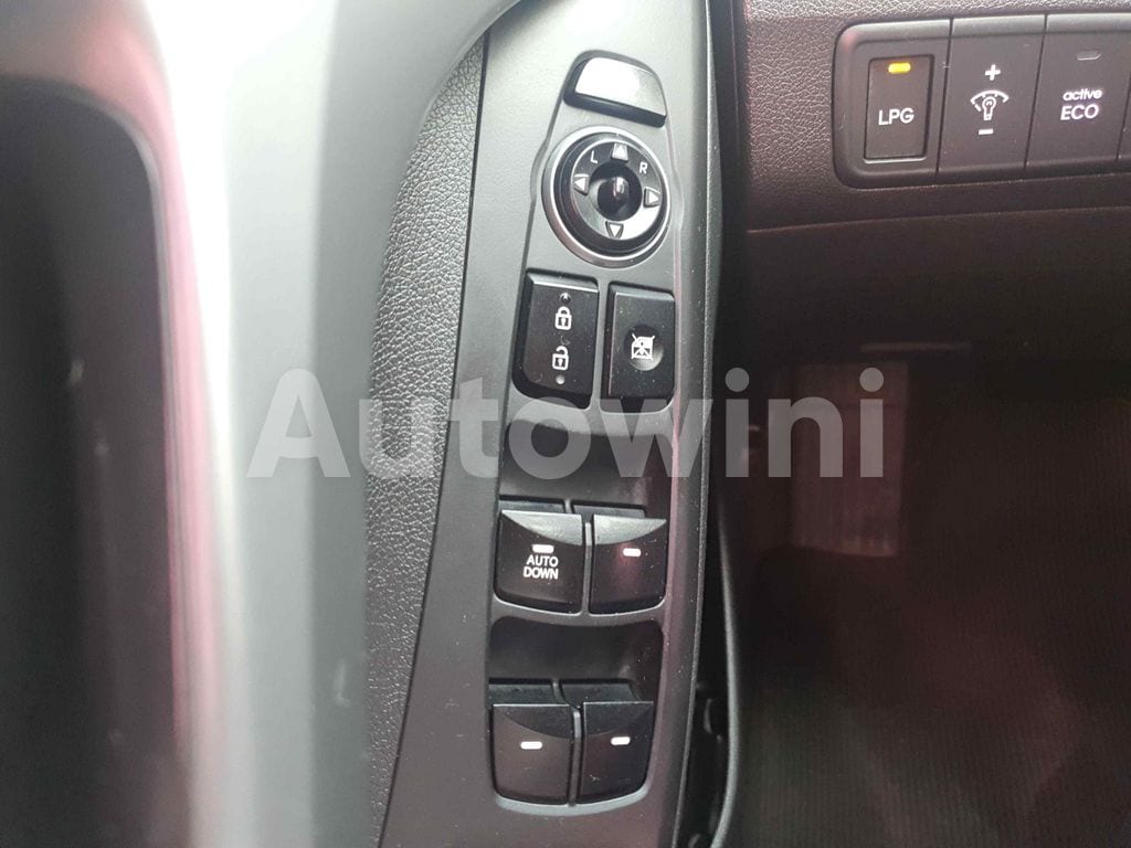 2016 HYUNDAI AVANTE ELANTRA 17INCH LPG AT - 39