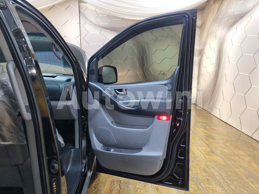 2017 HYUNDAI GRAND STAREX AUTO +11 SEAT +ABS+NAVI+REAR CAMERA - 25