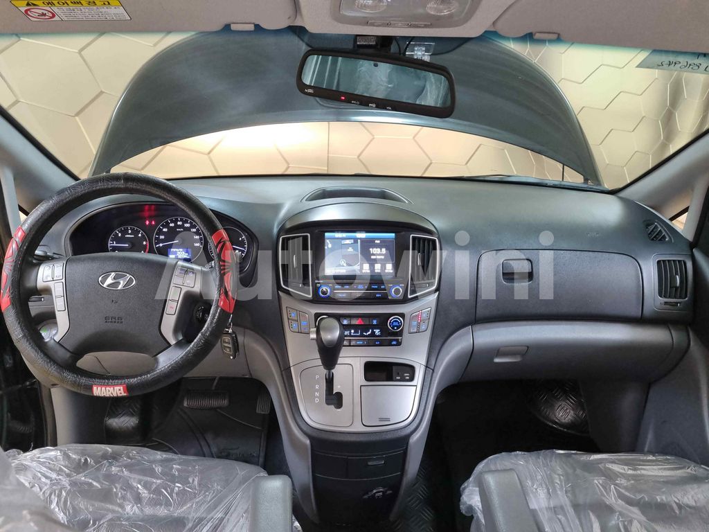 2017 HYUNDAI GRAND STAREX AUTO +11 SEAT +ABS+NAVI+REAR CAMERA - 9