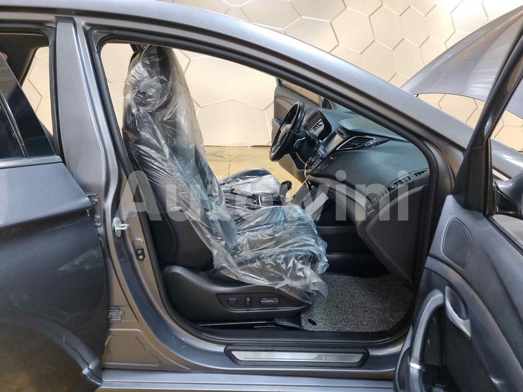 2012 HYUNDAI I40 SALOON AUTO +S.KEY +NAVI+REAR CAMERA - 30