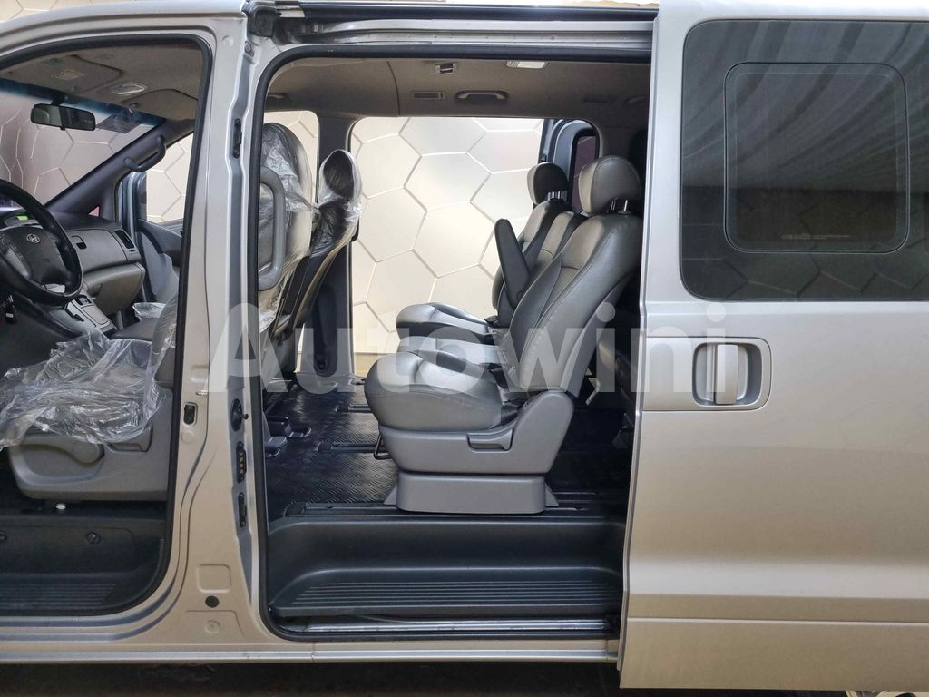 2014 HYUNDAI GRAND STAREX H-1 AUTO +ABS +NAVI +REAR CAMERA +12 SEAT - 34