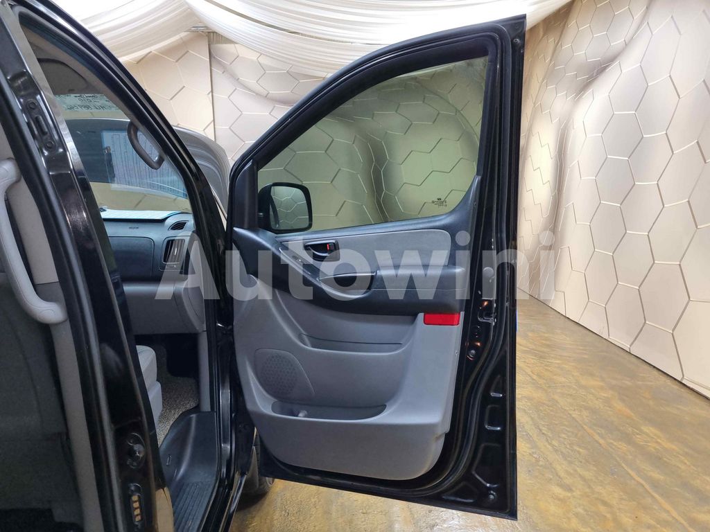 2017 HYUNDAI GRAND STAREX H-1 AUTO +4WD+NAVI+REAR CAMERA - 24