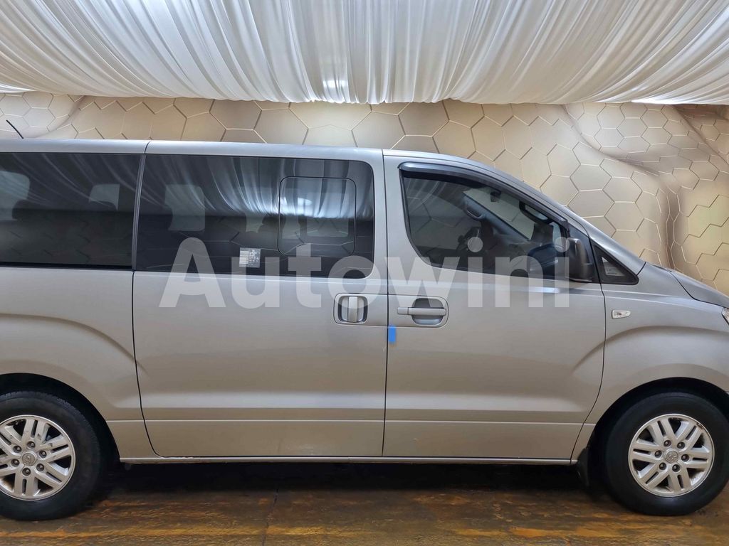 KMJWA37KBHU918146 2017 HYUNDAI GRAND STAREX H-1 AUTO +12 SEAT +NAVI +REAR CAMERA-3