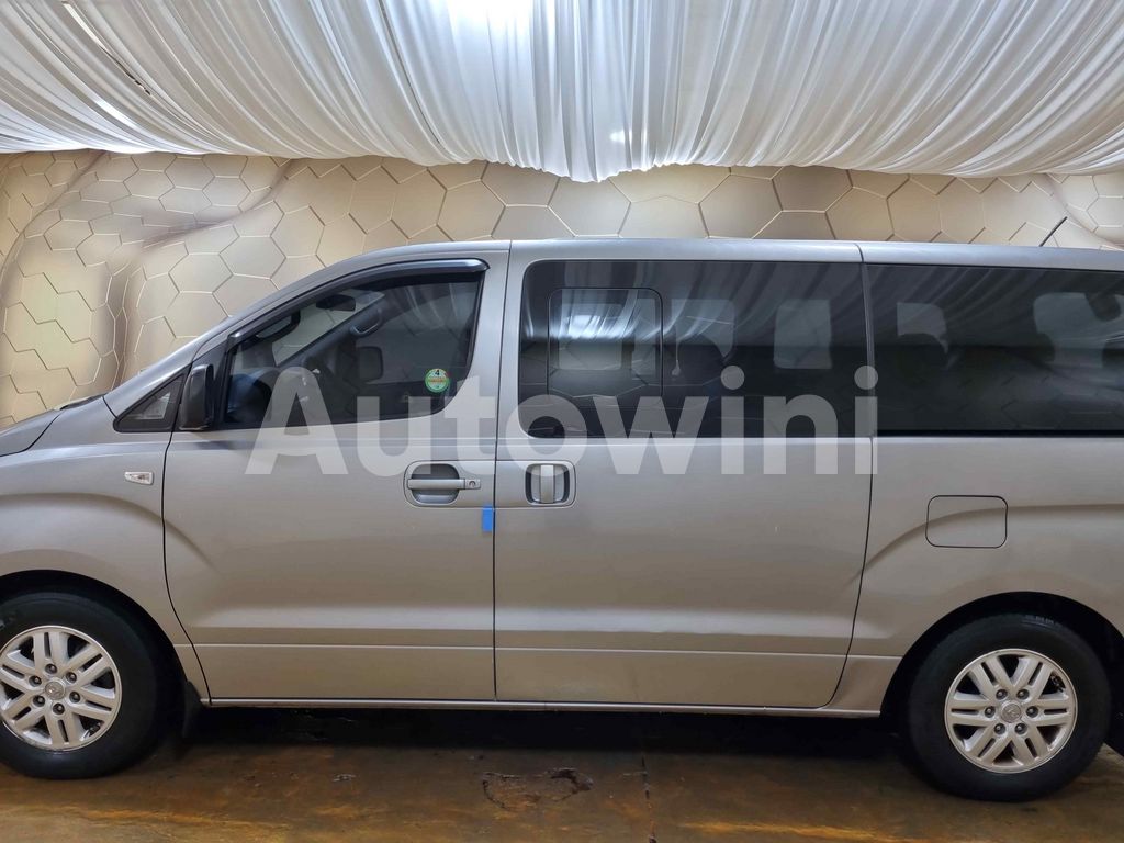 2017 HYUNDAI GRAND STAREX H-1 AUTO +12 SEAT +NAVI +REAR CAMERA - 7