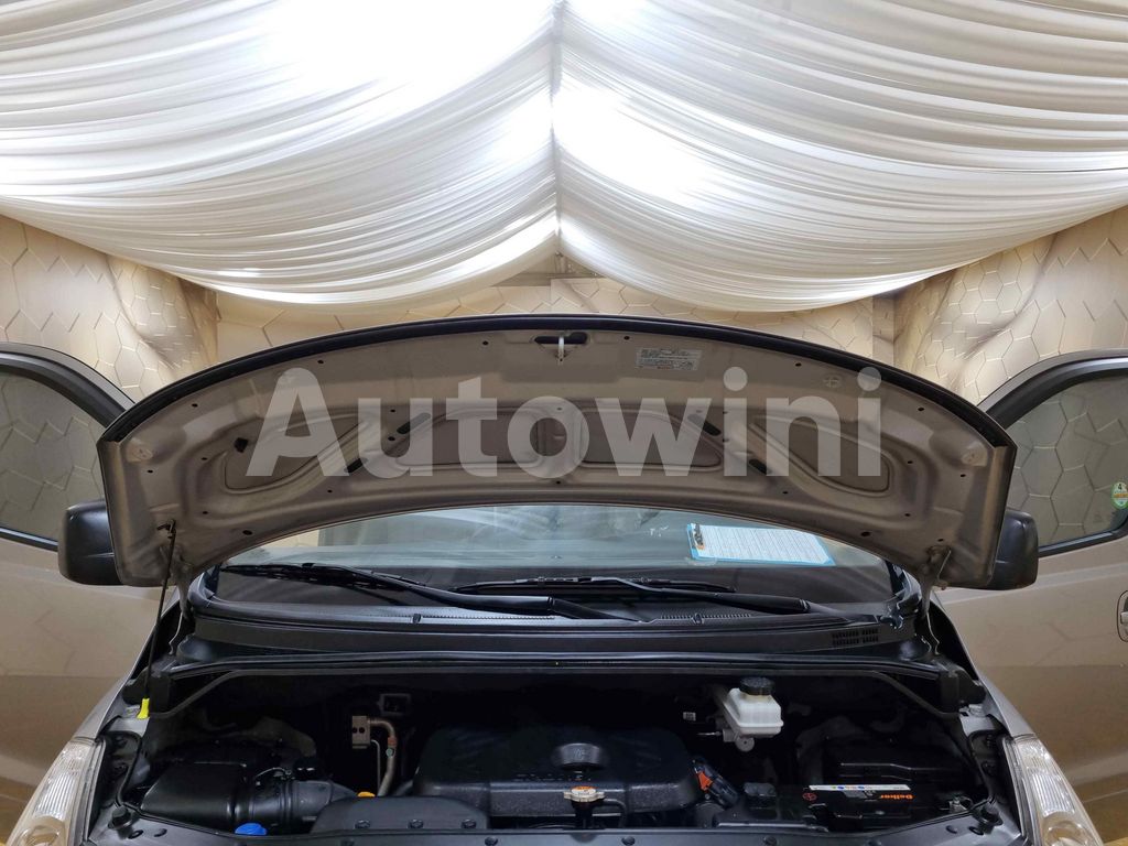 2017 HYUNDAI GRAND STAREX H-1 AUTO +12 SEAT +NAVI +REAR CAMERA - 22