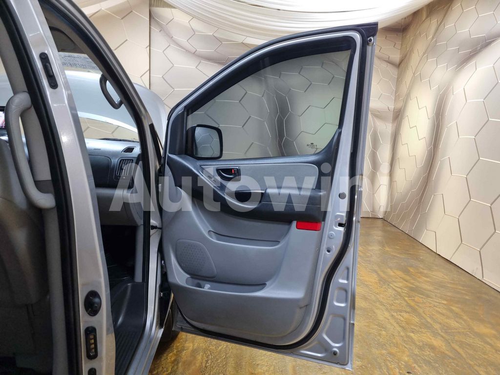 2017 HYUNDAI GRAND STAREX H-1 AUTO +12 SEAT +NAVI +REAR CAMERA - 23