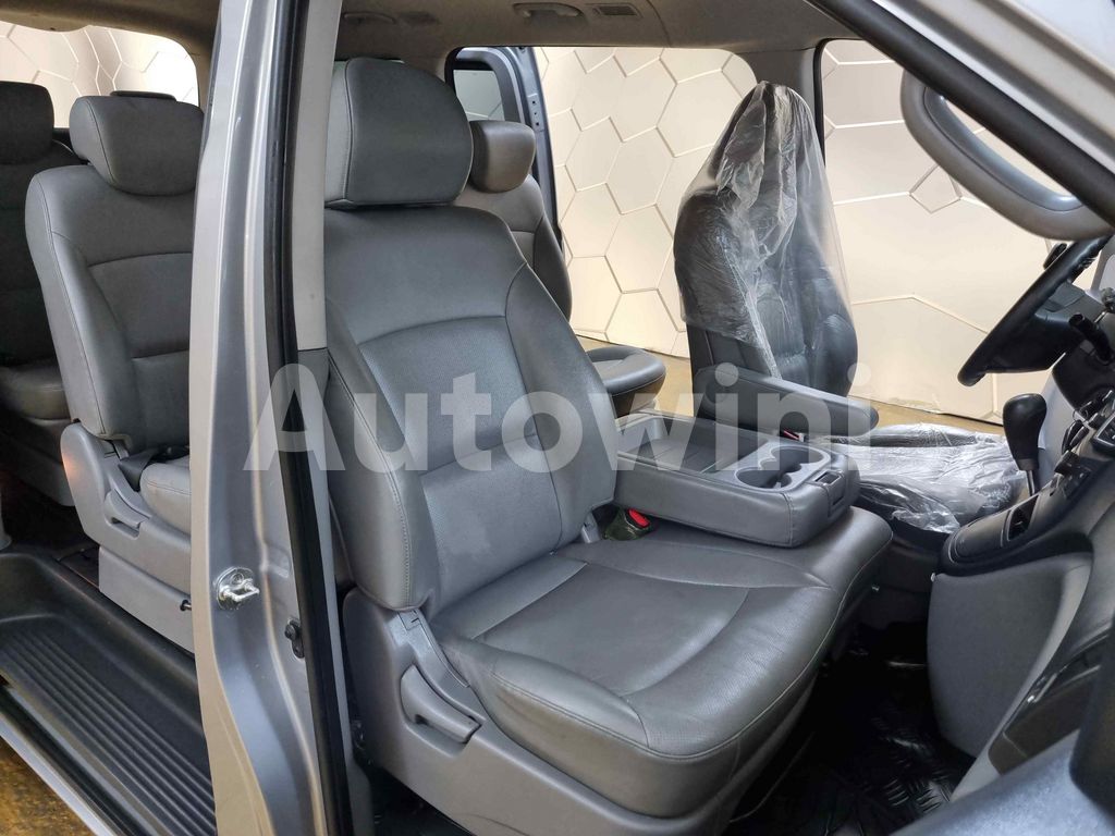 2017 HYUNDAI GRAND STAREX H-1 AUTO +12 SEAT +NAVI +REAR CAMERA - 25
