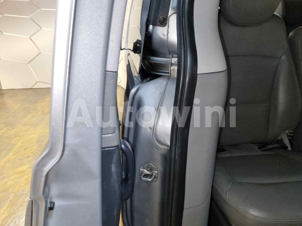 2017 HYUNDAI GRAND STAREX H-1 AUTO +12 SEAT +NAVI +REAR CAMERA - 30