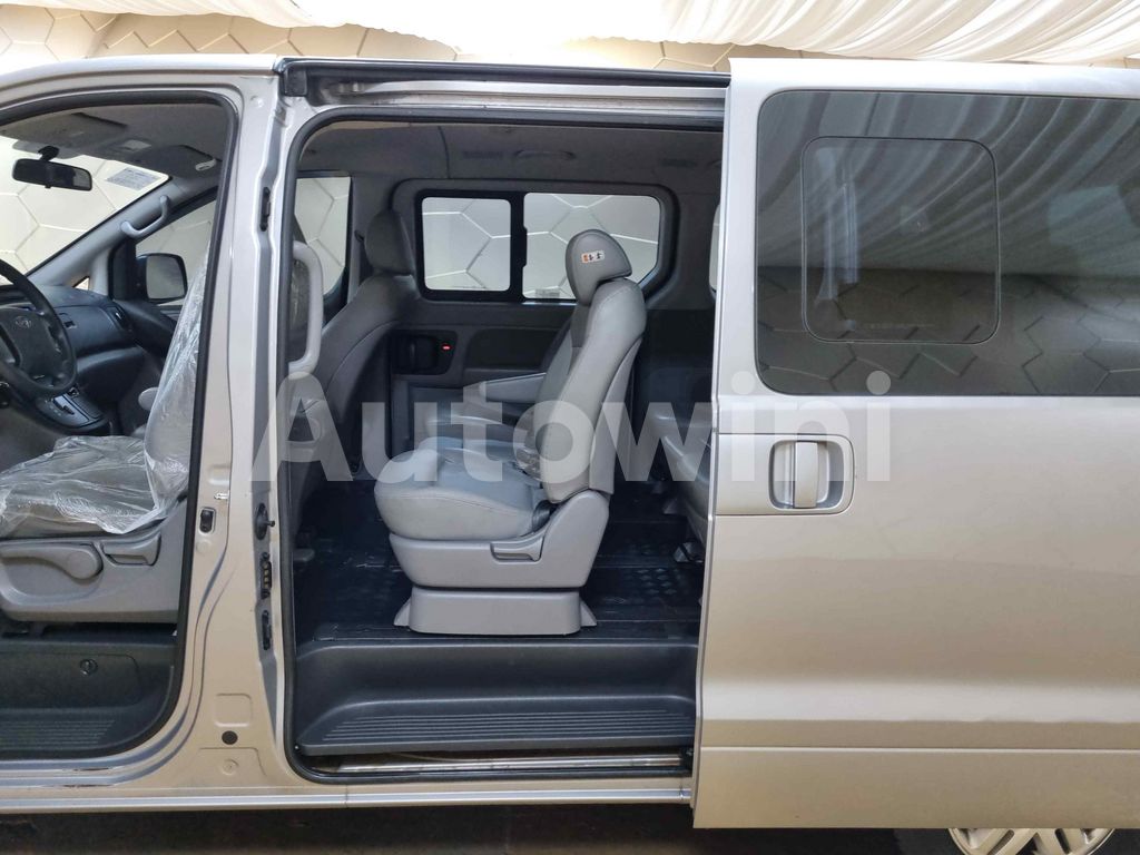 2017 HYUNDAI GRAND STAREX H-1 AUTO +12 SEAT +NAVI +REAR CAMERA - 35