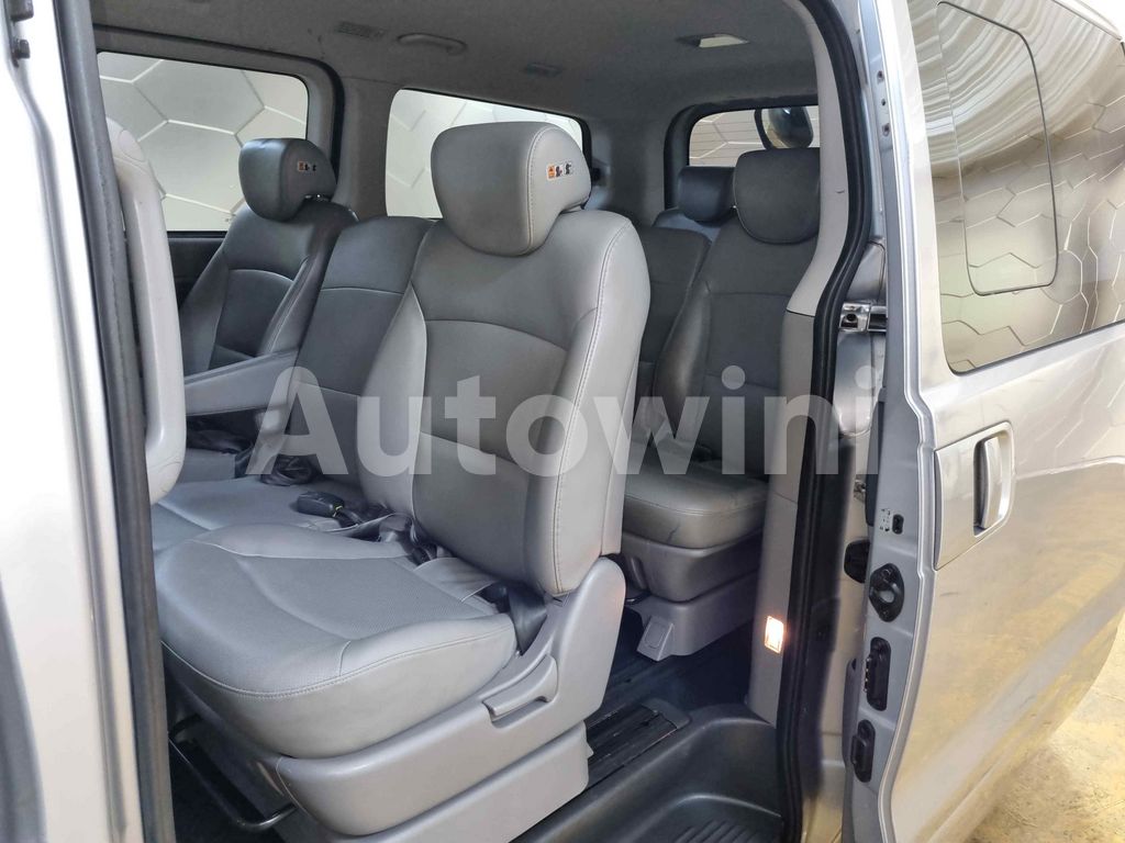 2017 HYUNDAI GRAND STAREX H-1 AUTO +12 SEAT +NAVI +REAR CAMERA - 36