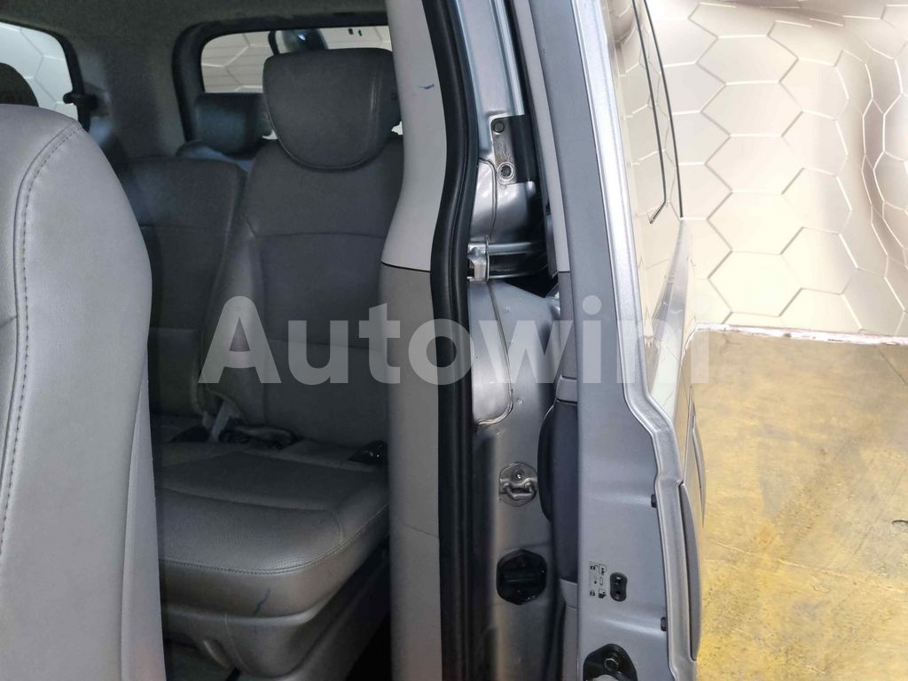 2017 HYUNDAI GRAND STAREX H-1 AUTO +12 SEAT +NAVI +REAR CAMERA - 37