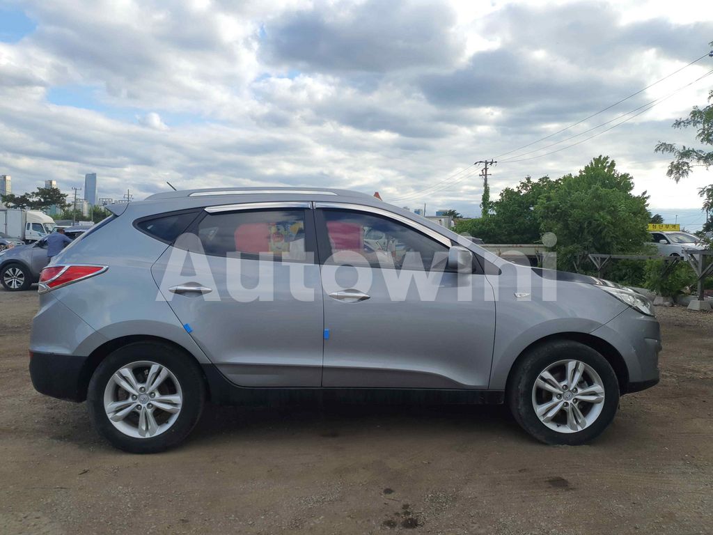 KMHJT81VBBU283554 2011 HYUNDAI TUCSON IX NAVI X20-2