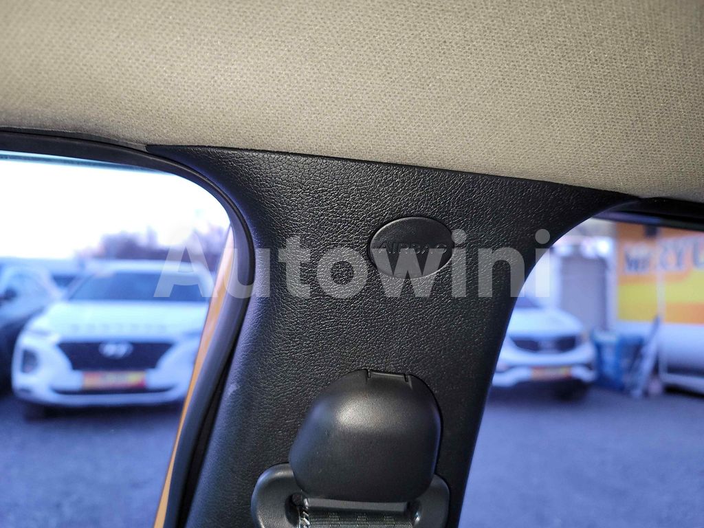 2012 HYUNDAI VELOSTER TURBO A/T R18/P.SUN/NAVI/R.CAM/S.KEY - 32