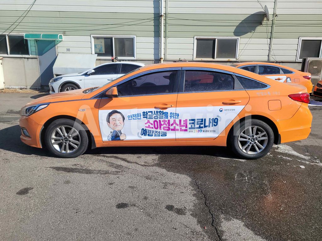 KMHE341DBJA425258 2018 HYUNDAI LF SONATA TAXI-REAL MILEAGE-2