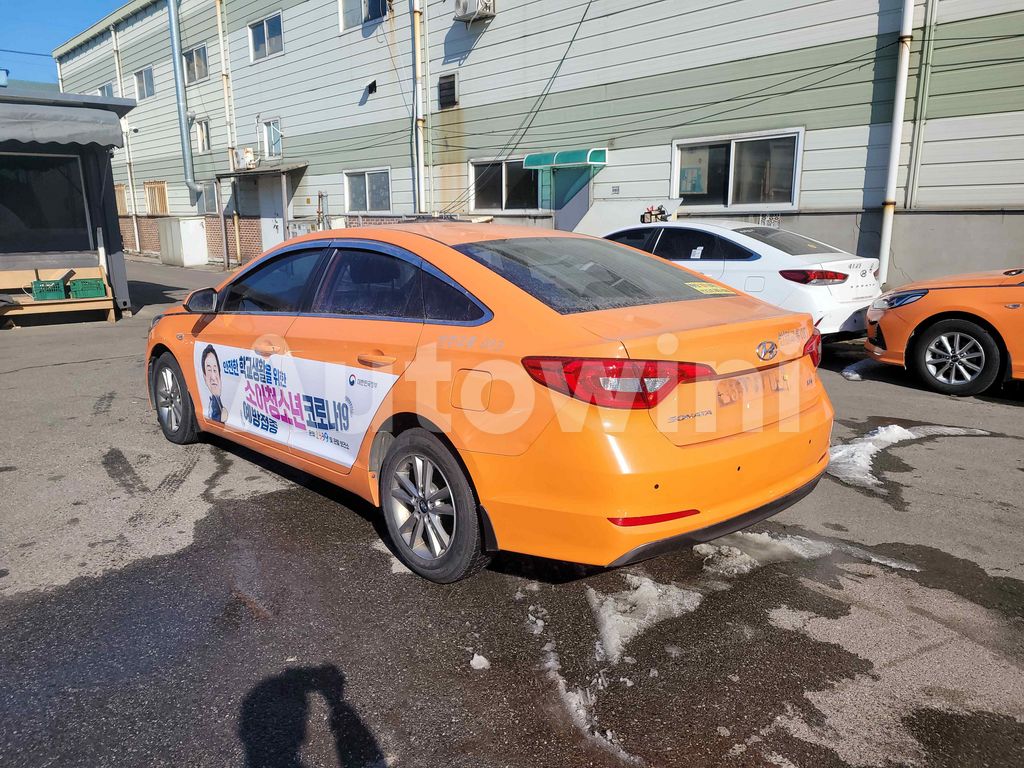 KMHE341DBJA425258 2018 HYUNDAI LF SONATA TAXI-REAL MILEAGE-3