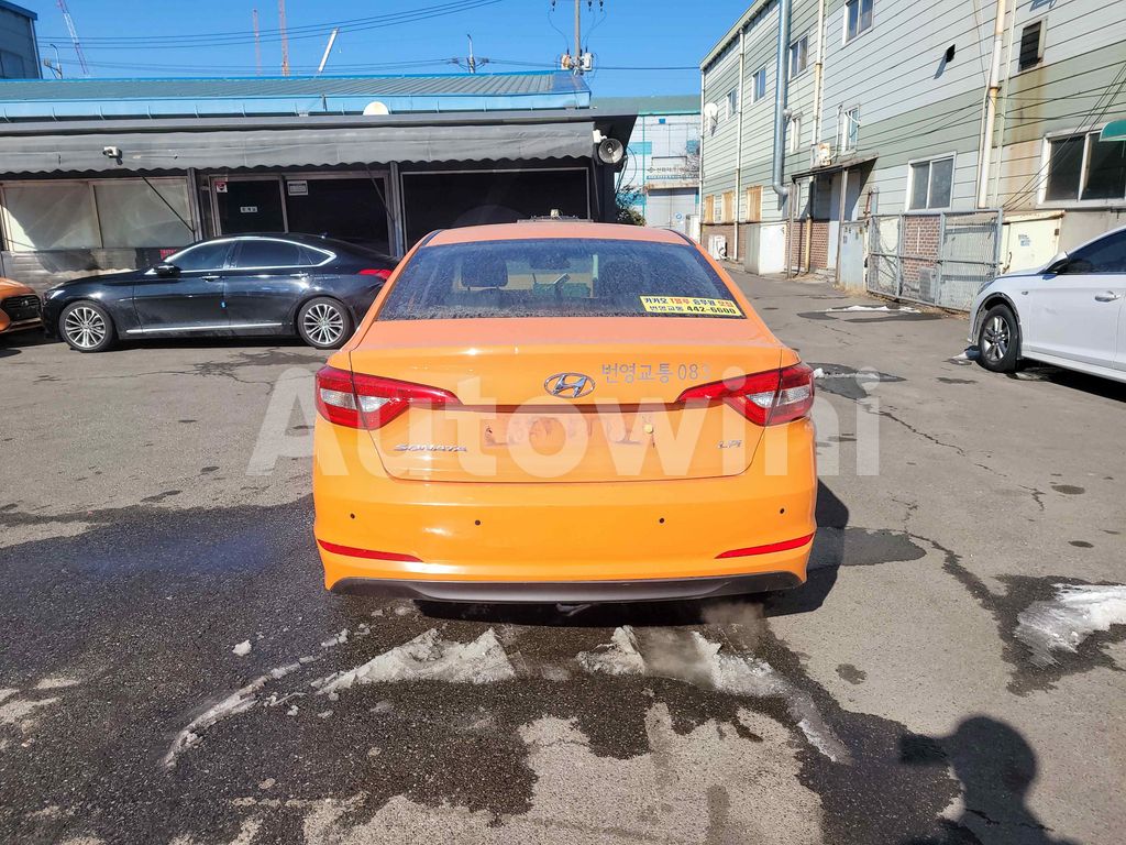 KMHE341DBJA425258 2018 HYUNDAI LF SONATA TAXI-REAL MILEAGE-4