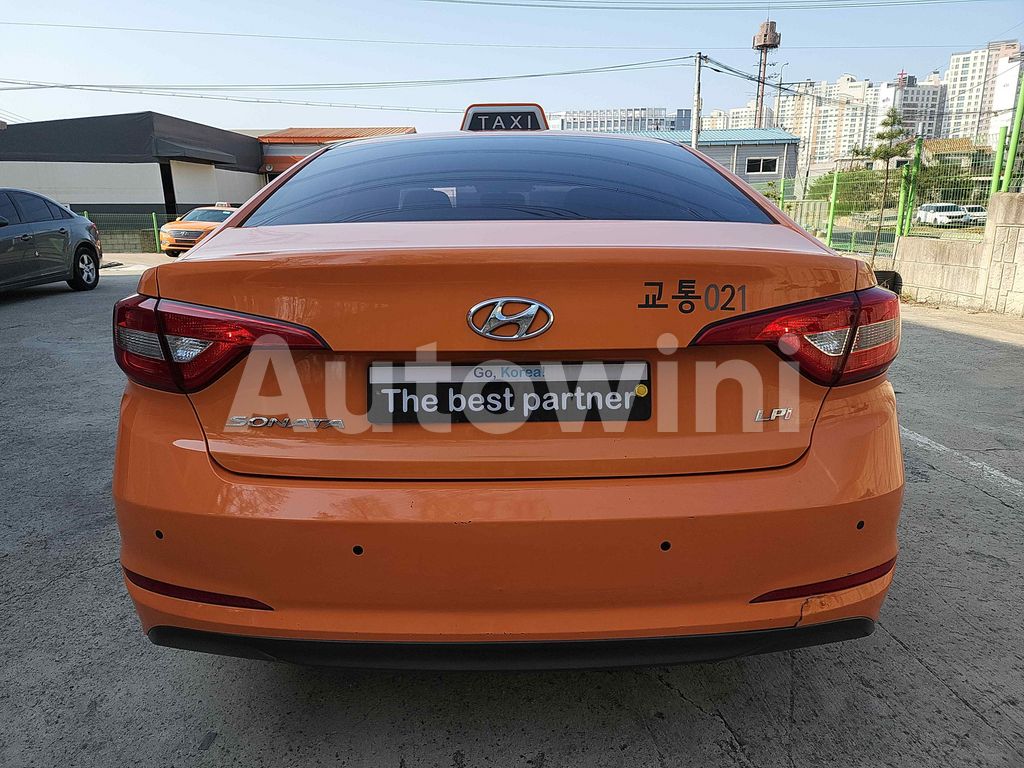 KMHE341DBJA376389 2018 HYUNDAI LF SONATA TAXI NO ACCIDENT/REAL MILEAGE-3