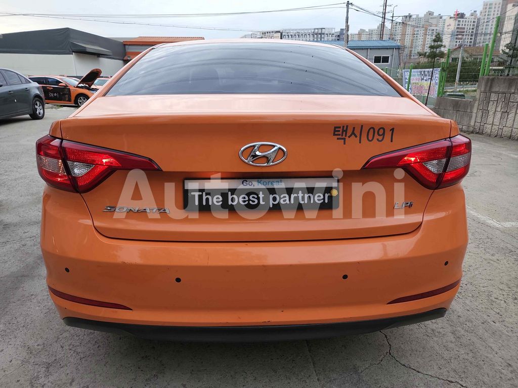 KMHE341DBJA437695 2018 HYUNDAI LF SONATA TAXI/NO ACCIDENT/REAL MILEAGE-3