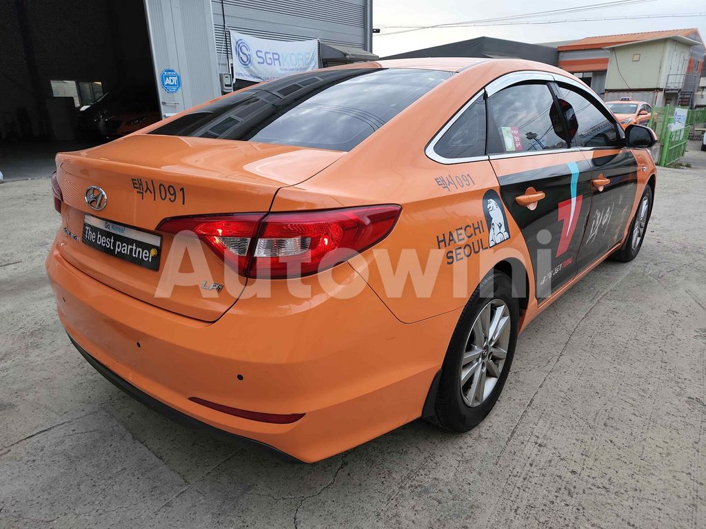 KMHE341DBJA437695 2018 HYUNDAI LF SONATA TAXI/NO ACCIDENT/REAL MILEAGE-4