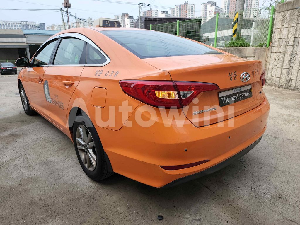 KMHE341DBJA376397 2018 HYUNDAI LF SONATA TAXI/REAL MILEAGE-2