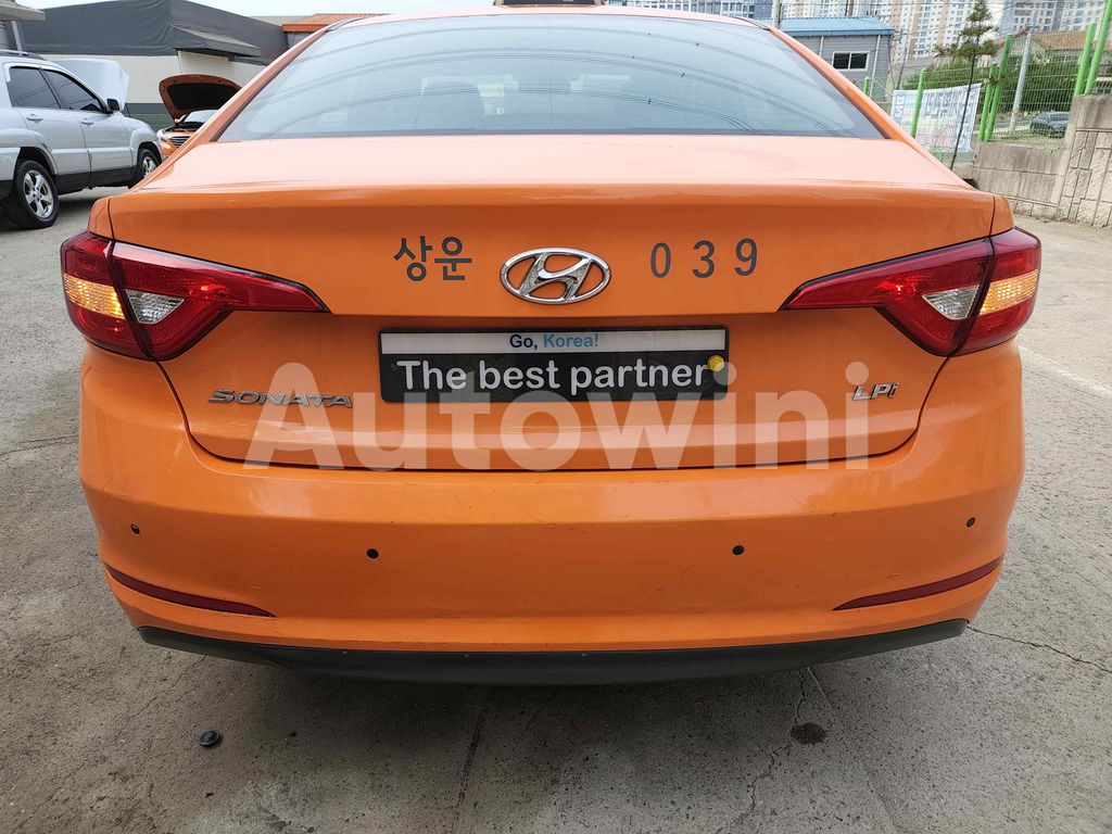 KMHE341DBJA376397 2018 HYUNDAI LF SONATA TAXI/REAL MILEAGE-3
