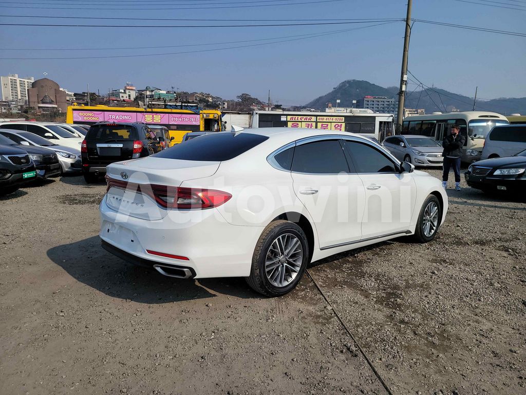 KMHF141RBJA128210 2018 HYUNDAI GRANDEUR IG AZERA PREMIUM *NOACCIDENT *NO PAINTING-3