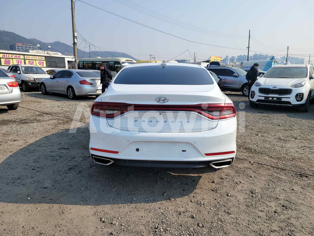 KMHF141RBJA128210 2018 HYUNDAI GRANDEUR IG AZERA PREMIUM *NOACCIDENT *NO PAINTING-4