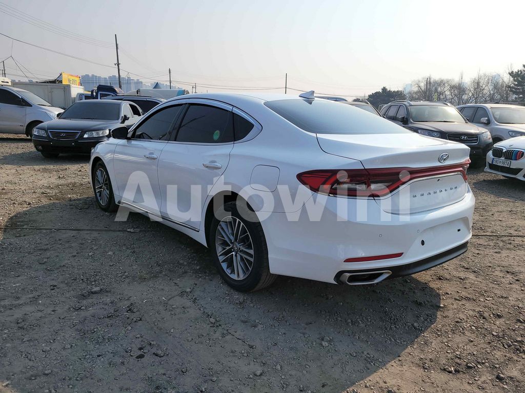 KMHF141RBJA128210 2018 HYUNDAI GRANDEUR IG AZERA PREMIUM *NOACCIDENT *NO PAINTING-5