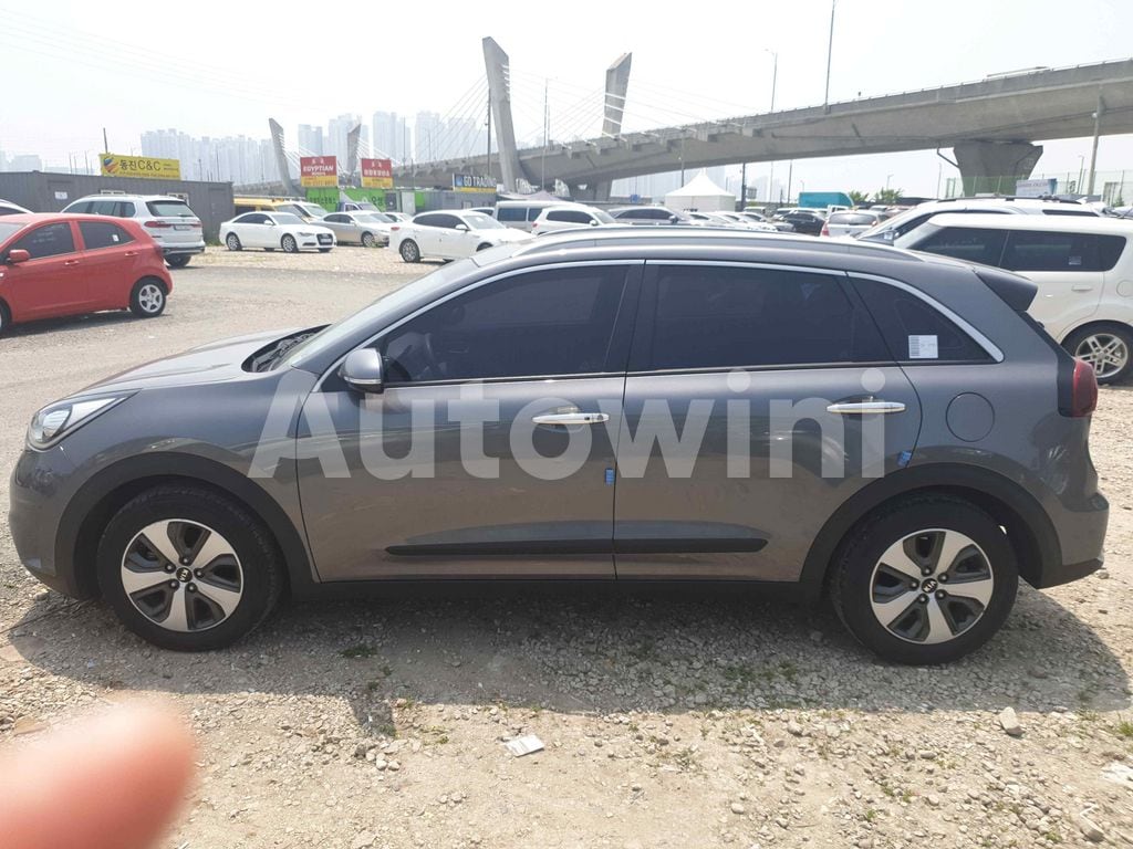 2018 KIA NIRO NO ACCIDENT NO REPAINT - 8