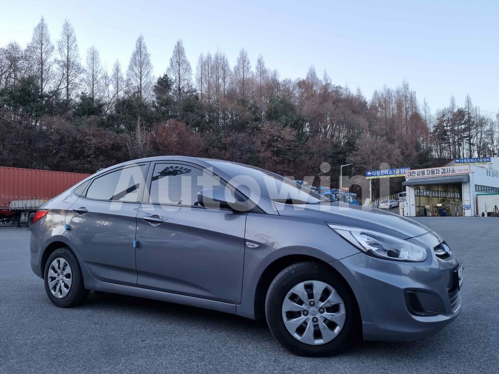 KMHCS41UGHU223884 2017 HYUNDAI ACCENT  SMART NO ACCIDENT-1