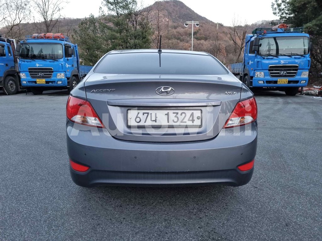 KMHCS41UGHU223884 2017 HYUNDAI ACCENT  SMART NO ACCIDENT-4