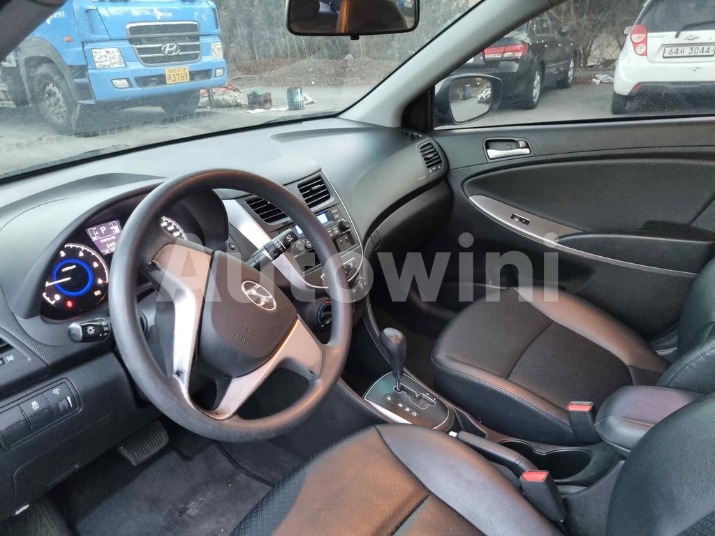 2017 HYUNDAI ACCENT  SMART NO ACCIDENT - 11