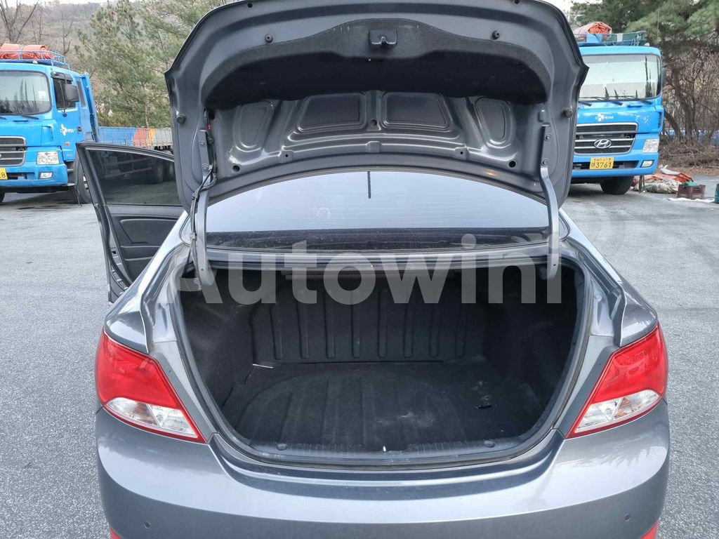 2017 HYUNDAI ACCENT  SMART NO ACCIDENT - 23