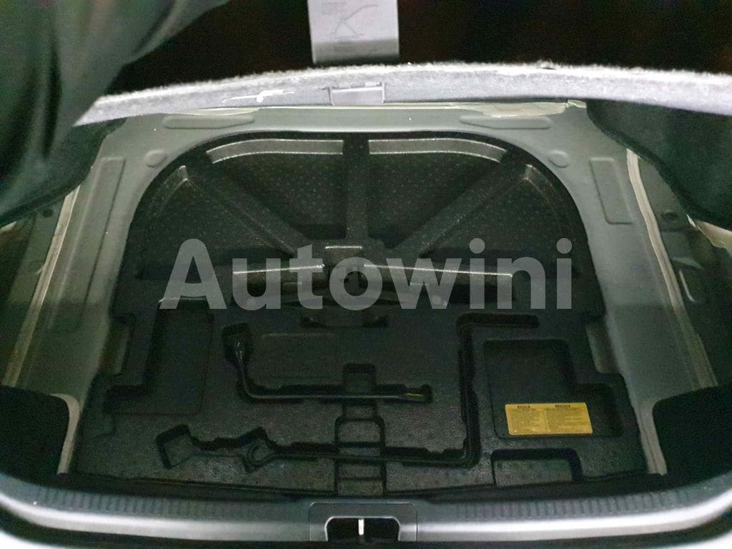 2015 TOYOTA  CAMRY XLE - 22
