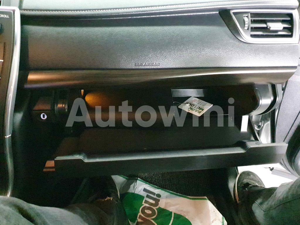 2015 TOYOTA  CAMRY XLE - 29