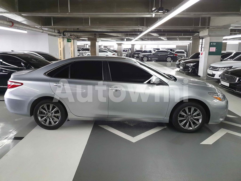 2015 TOYOTA  CAMRY XLE - 34